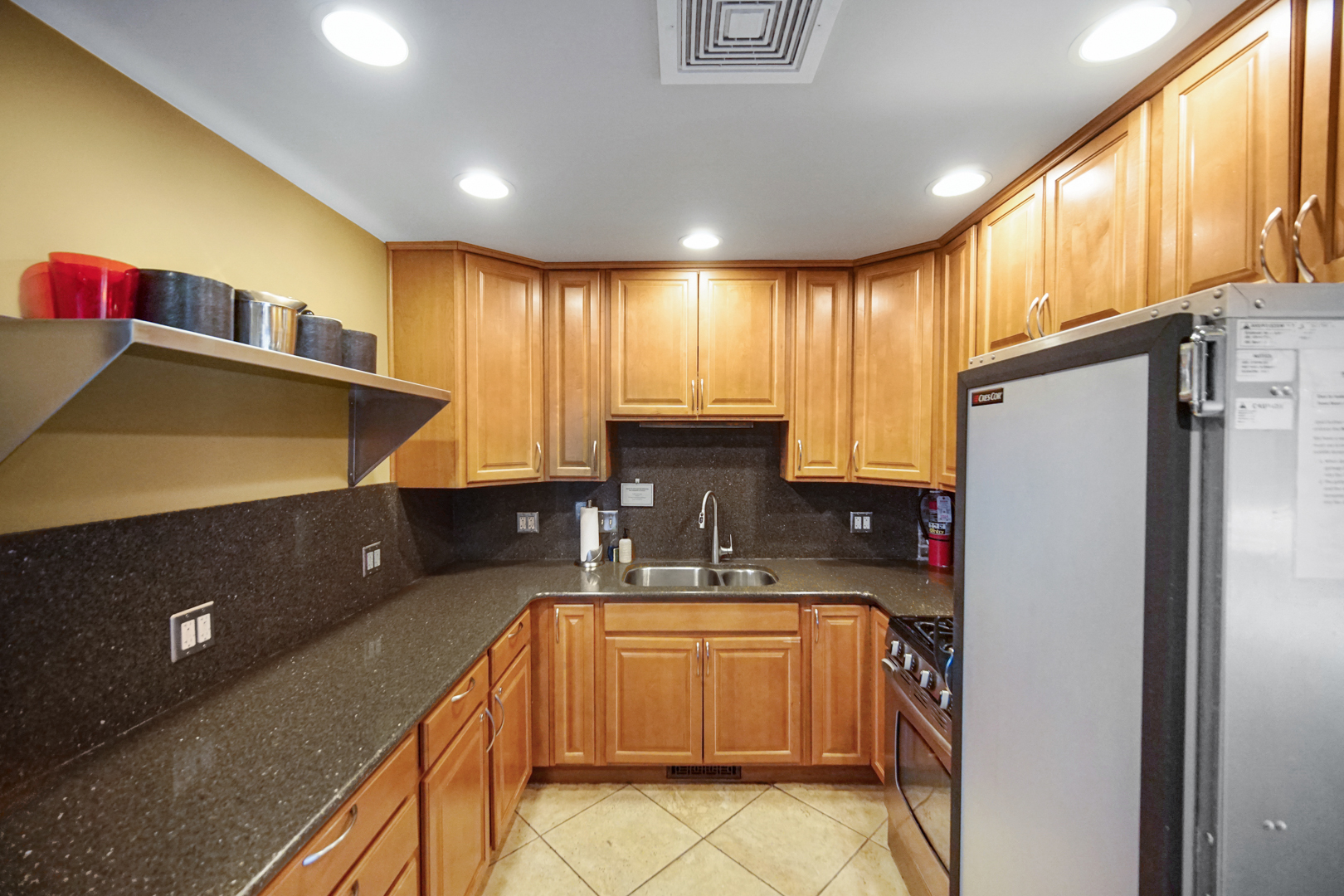 201 Lake Hinsdale Drive #404, Willowbrook, IL 60527