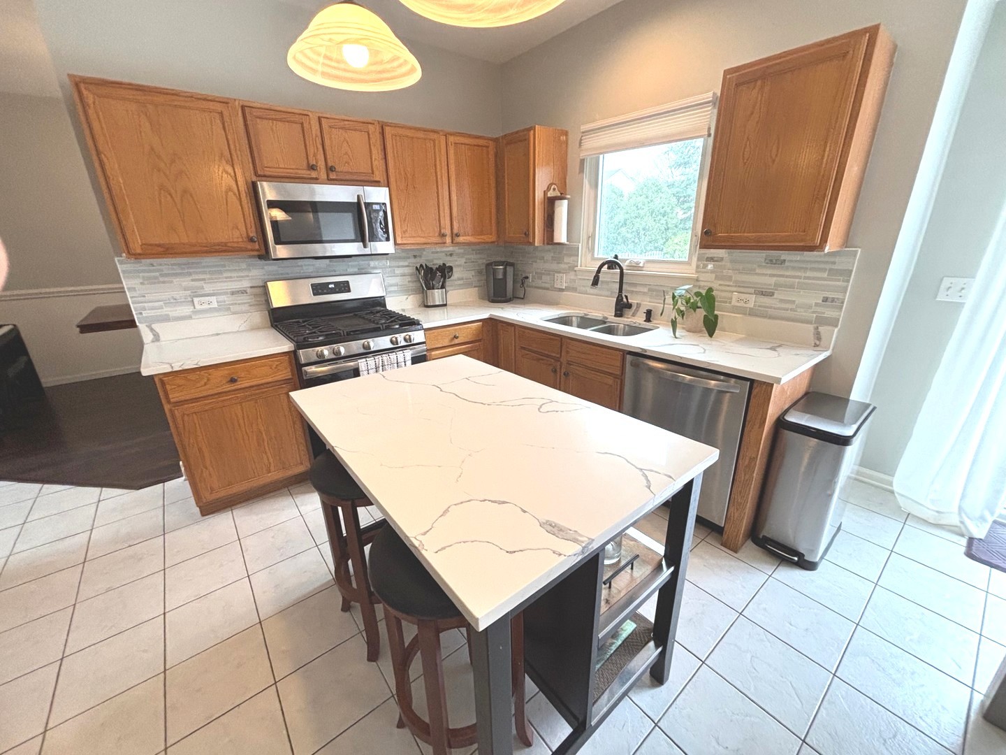 1932 Royal Lane, Aurora, IL 60503