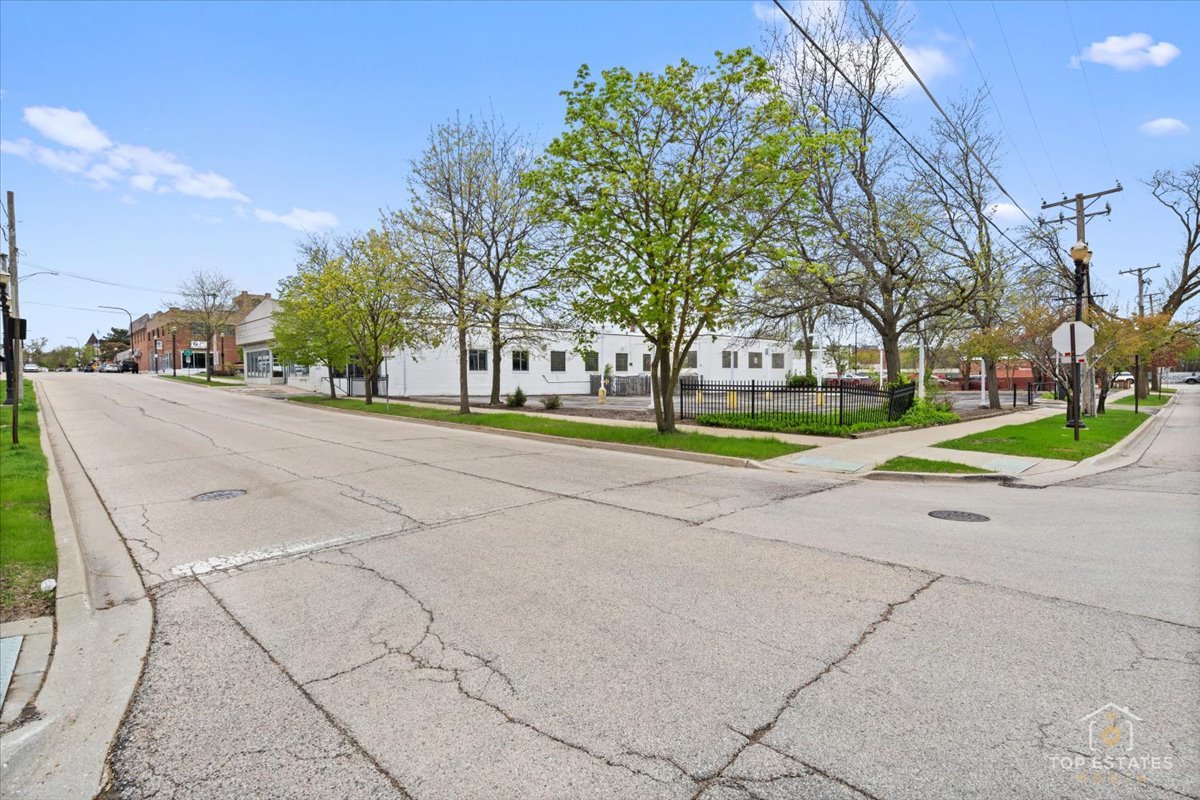 206 N Cook Street, Barrington, IL 60010