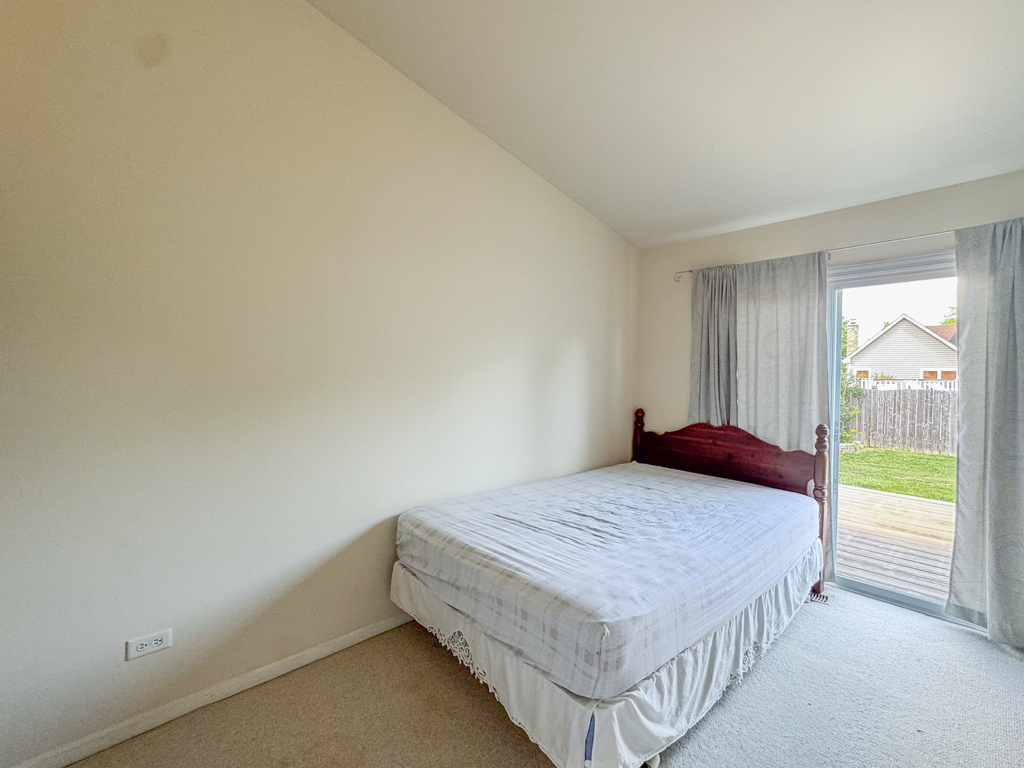 1220 Robin Drive, Carol Stream, IL 60188