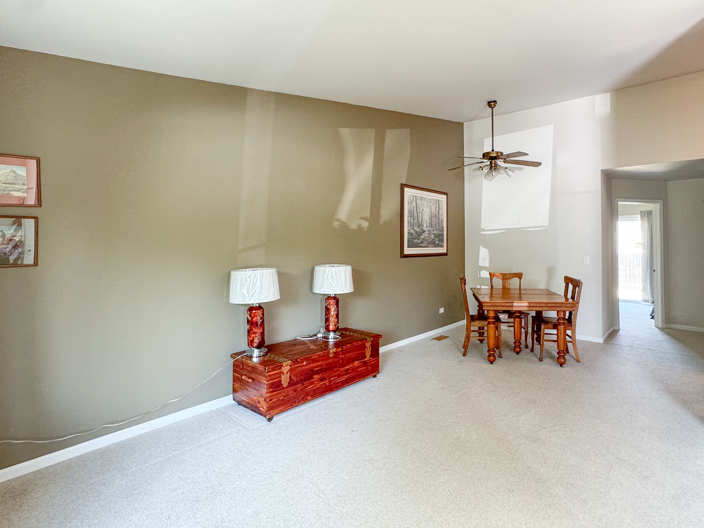 1220 Robin Drive, Carol Stream, IL 60188