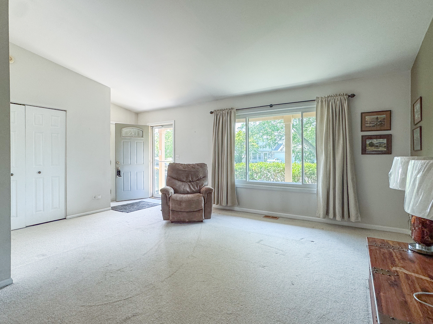 1220 Robin Drive, Carol Stream, IL 60188