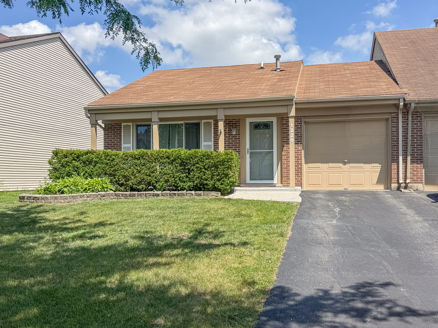 1220 Robin Drive, Carol Stream, IL 60188