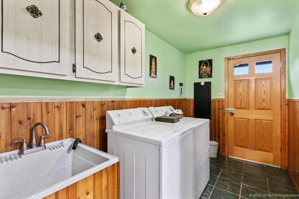 8433 W Sun Valley Drive, Palos Hills, IL 60465