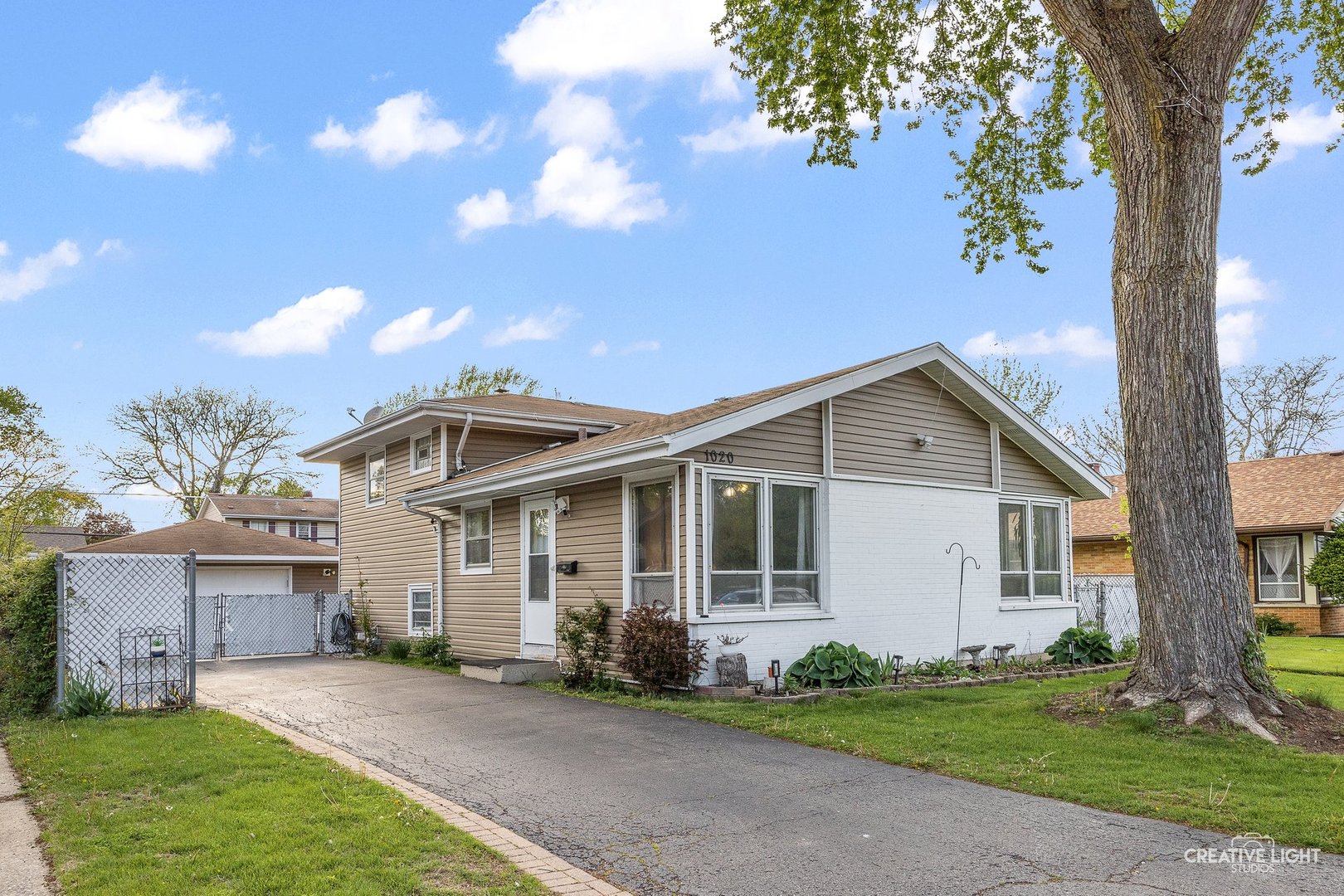 1020 Hahn Place, West Chicago, IL 60185