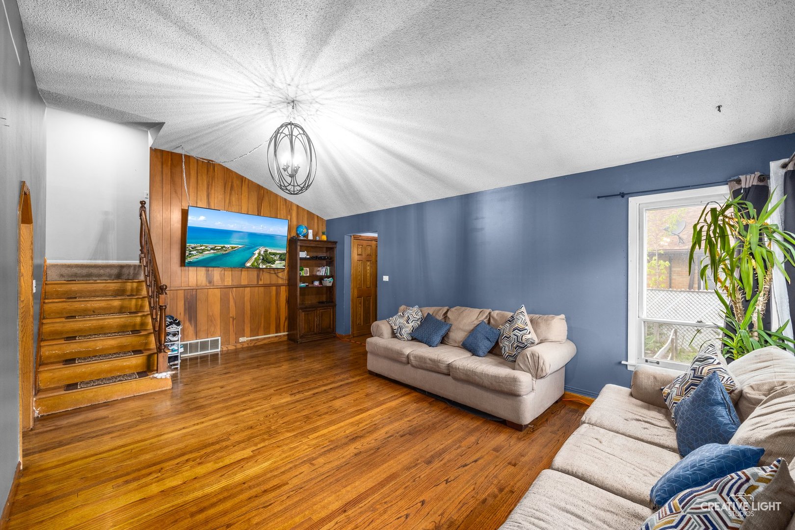 1020 Hahn Place, West Chicago, IL 60185