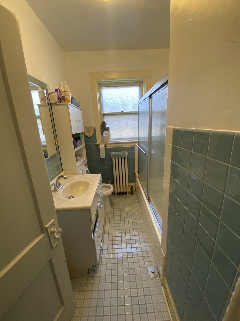2552 N Austin Avenue, Chicago, IL 60639