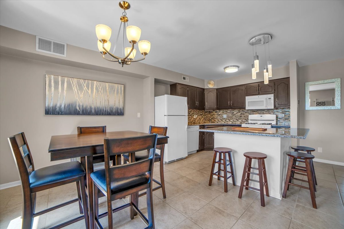 463 Valley Drive #303, Naperville, IL 60563