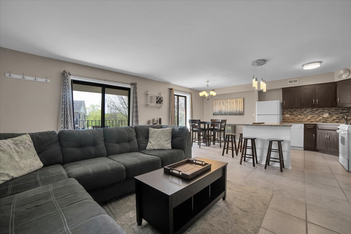 463 Valley Drive #303, Naperville, IL 60563