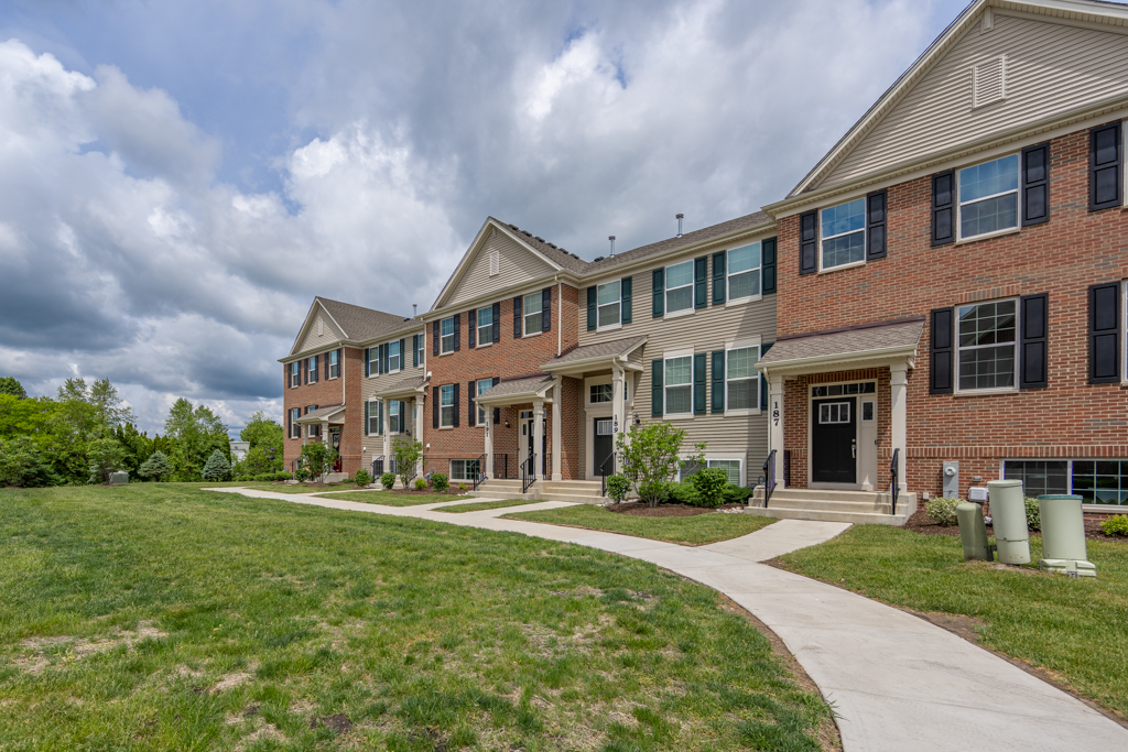 189 Lakeshore Drive, Oswego, IL 60543
