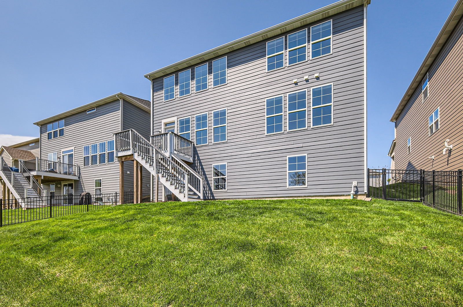320 Hamilton Road, St. Charles, IL 60175