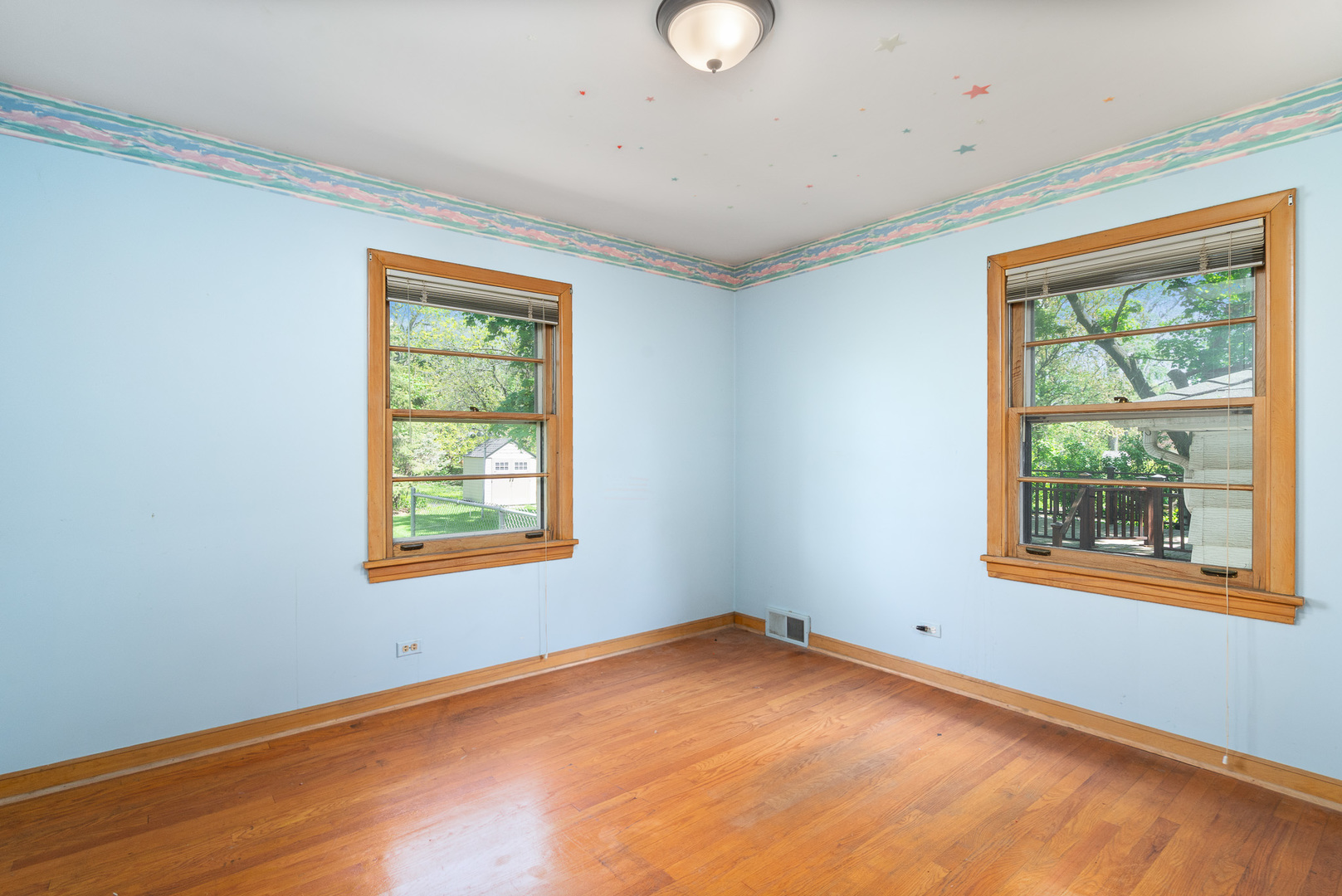 541 W Indiana Street, Wheaton, IL 60187