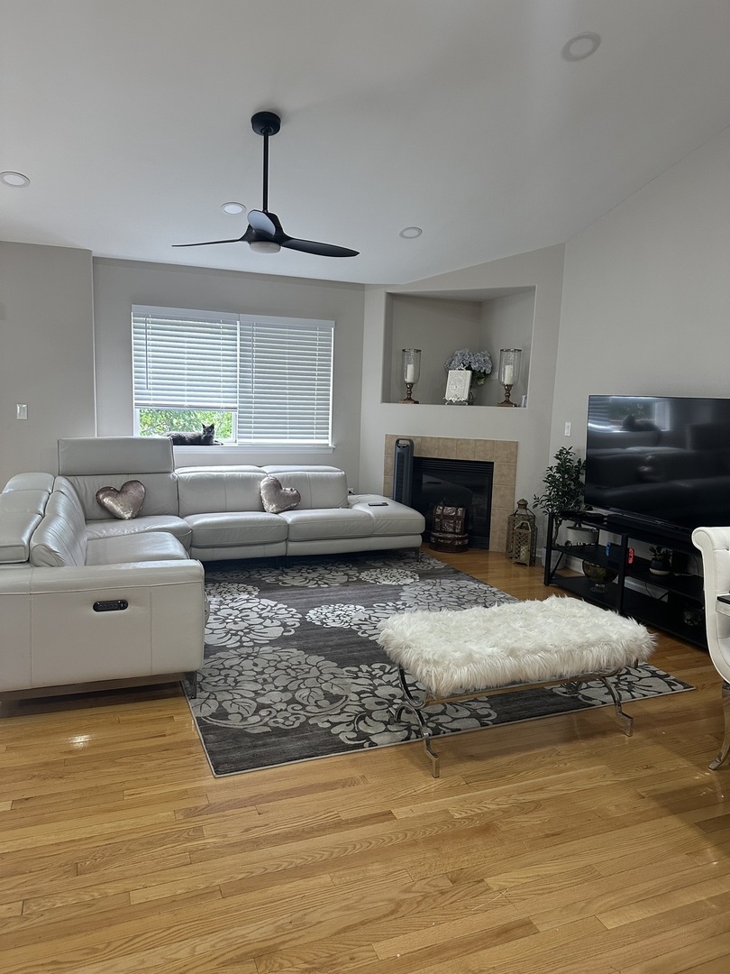 2907 Saganashkee Lane, Naperville, IL 60564