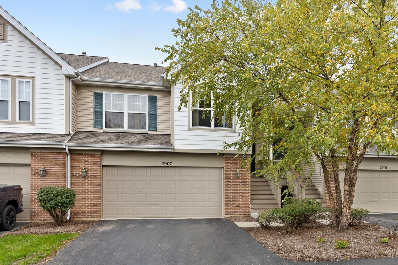2907 Saganashkee Lane, Naperville, IL 60564