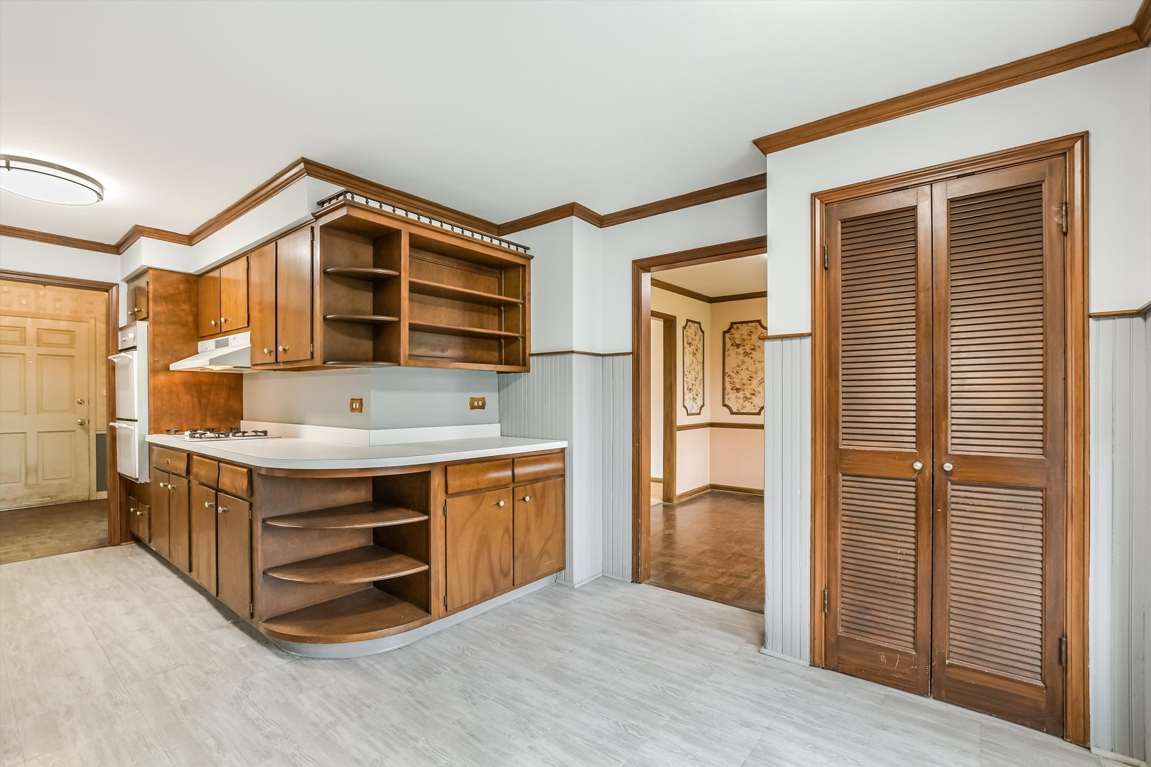 1402 N Indigo Drive, Mount Prospect, IL 60056