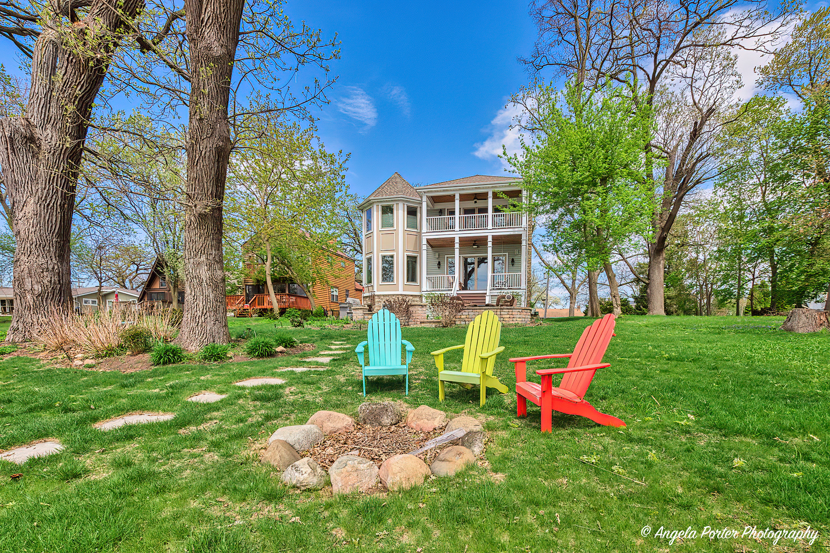 75 N Lake Avenue, Third Lake, IL 60030