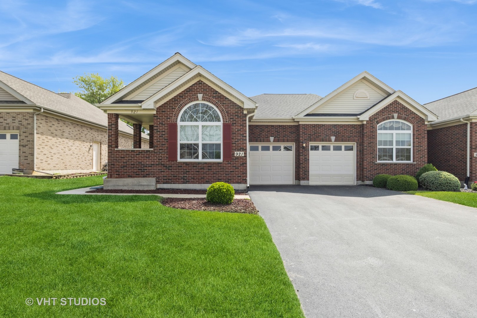 921 Eineke Boulevard, Algonquin, IL 60102