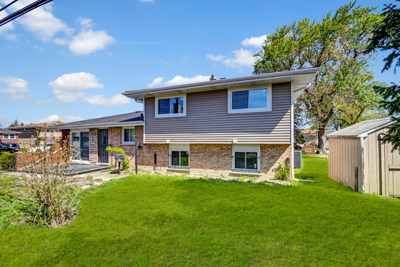 839 E 166th Place, South Holland, IL 60473