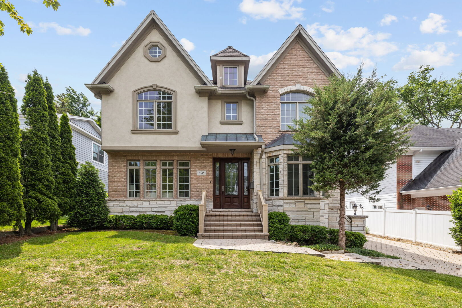 122 W 5th Street, Hinsdale, IL 60521