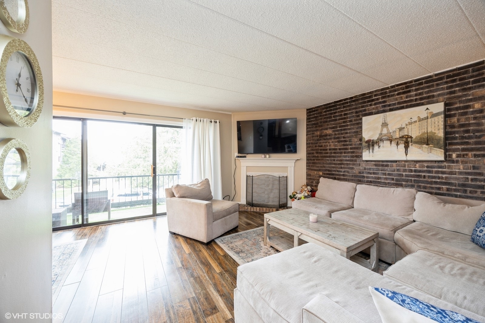 61 Pier Drive #202, Westmont, IL 60559