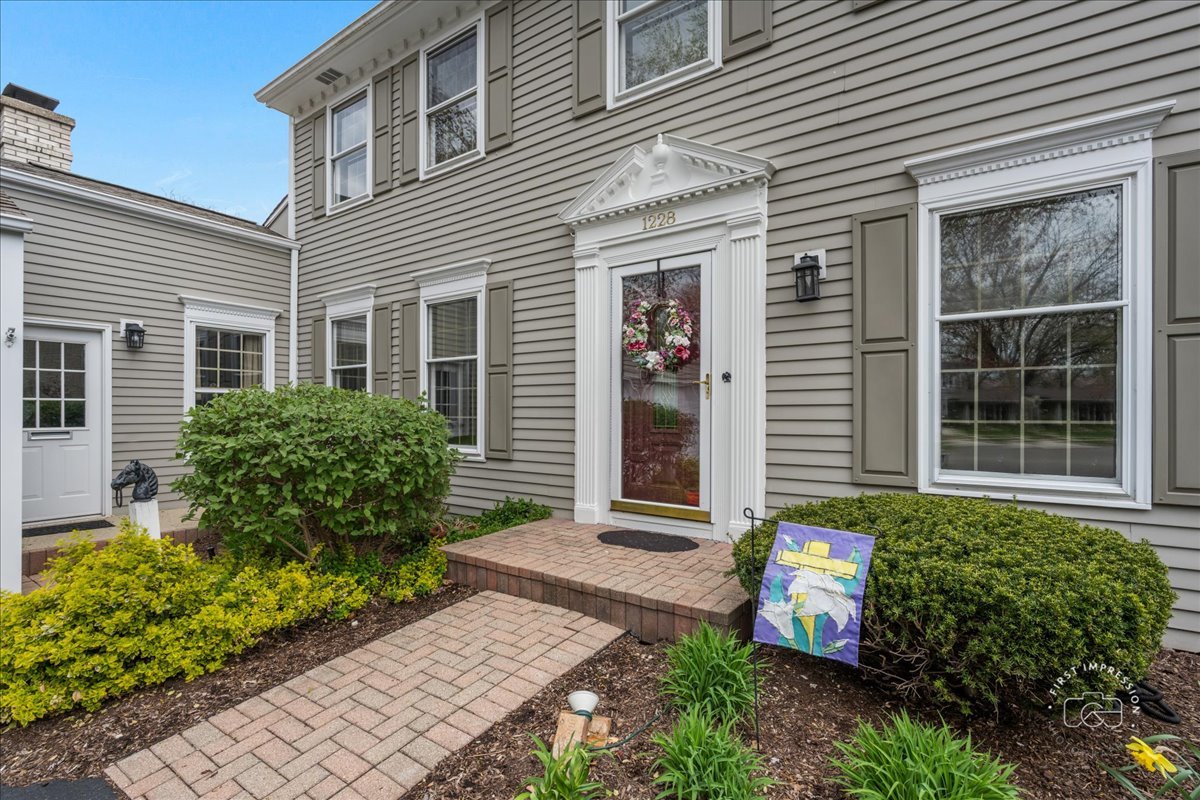 1228 N West Street, Naperville, IL 60563