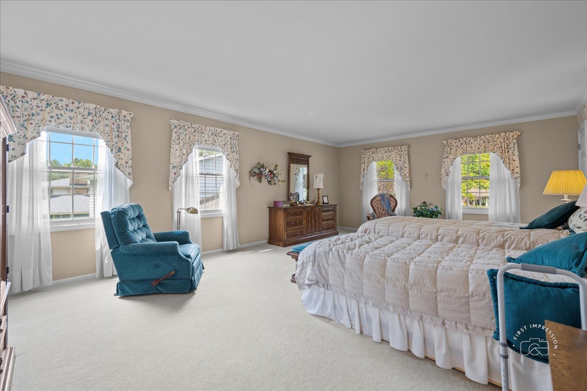 1228 N West Street, Naperville, IL 60563