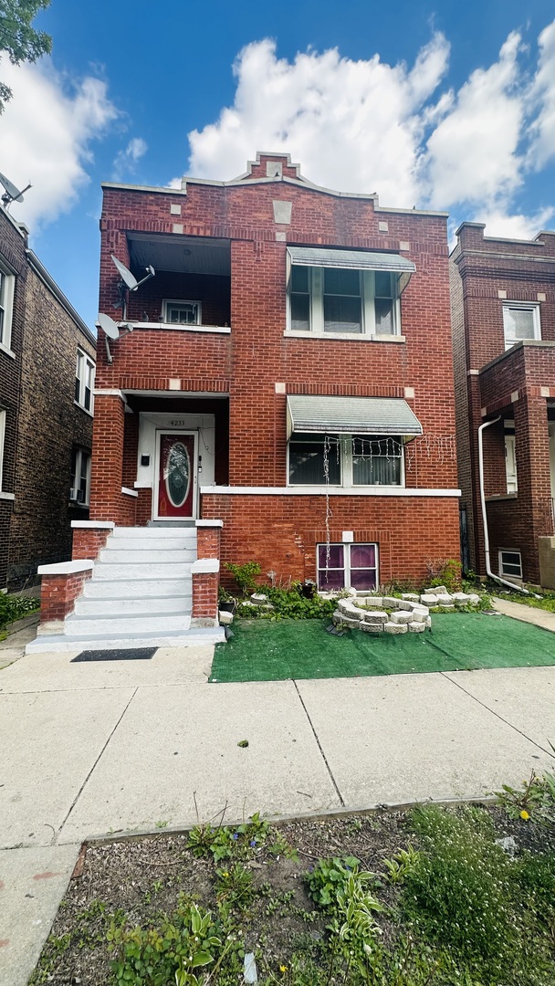 4233 S California Avenue, Chicago, IL 60632