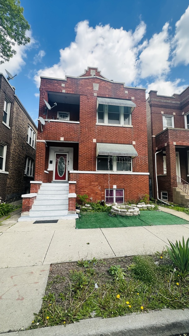 4233 S California Avenue, Chicago, IL 60632