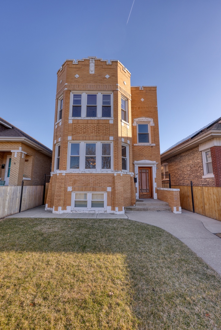 5223 W Henderson Street #2, Chicago, IL 60641