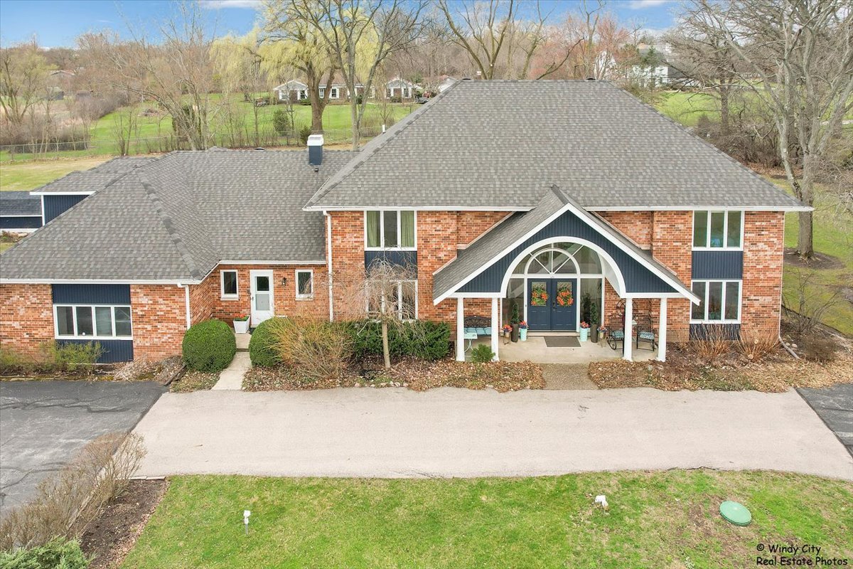 1375 Atkinson Road, Green Oaks, IL 60048