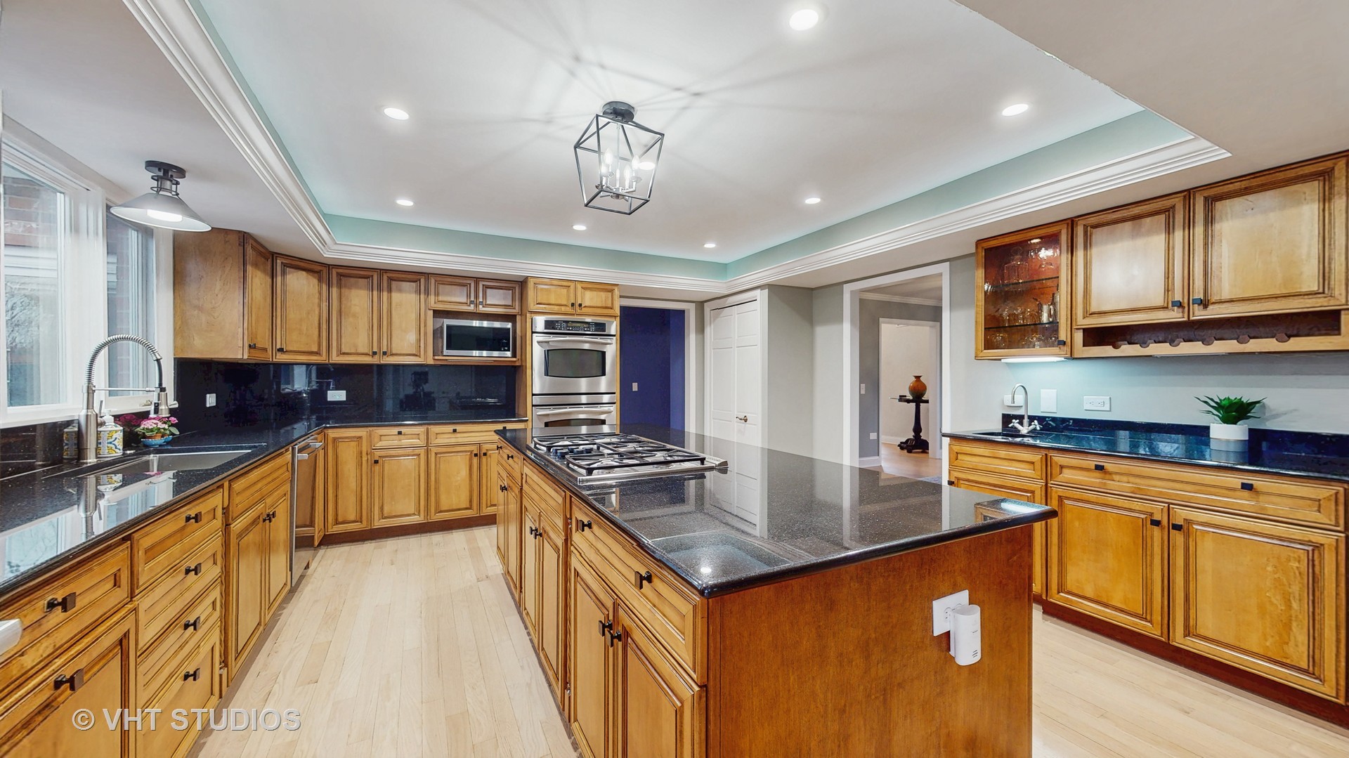 1375 Atkinson Road, Green Oaks, IL 60048
