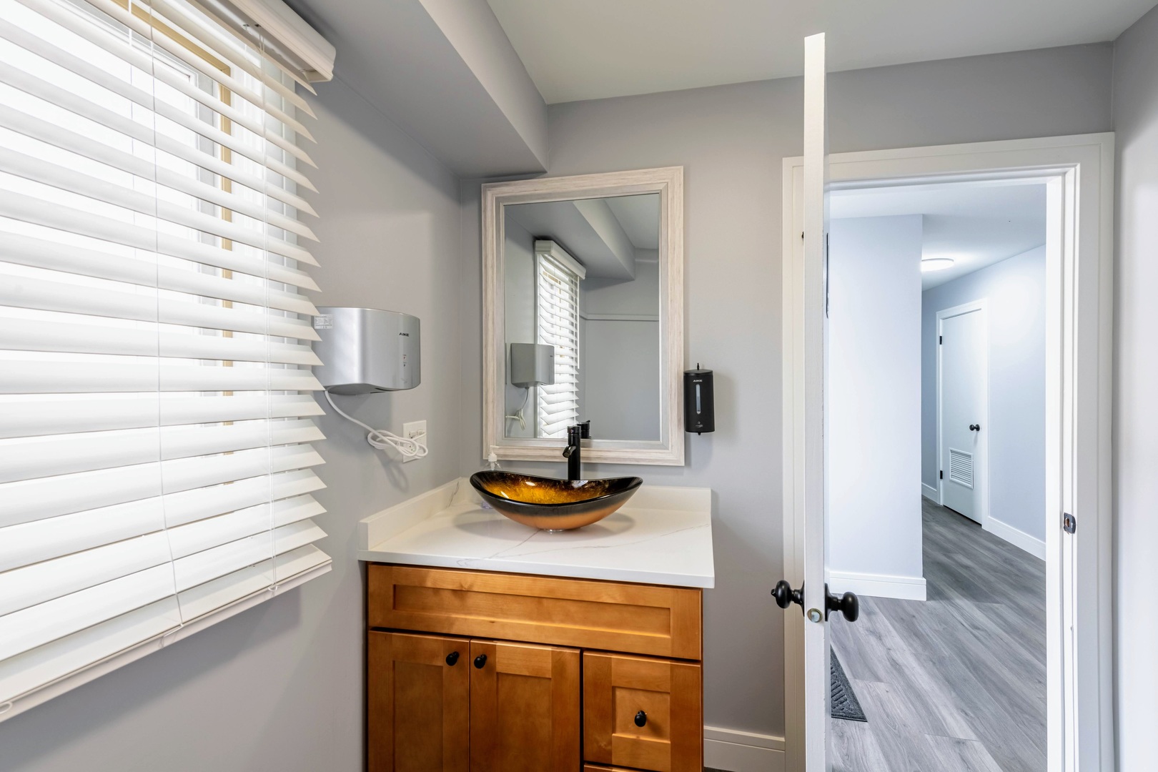 825 Village Quarter Road #A3, West Dundee, IL 60118