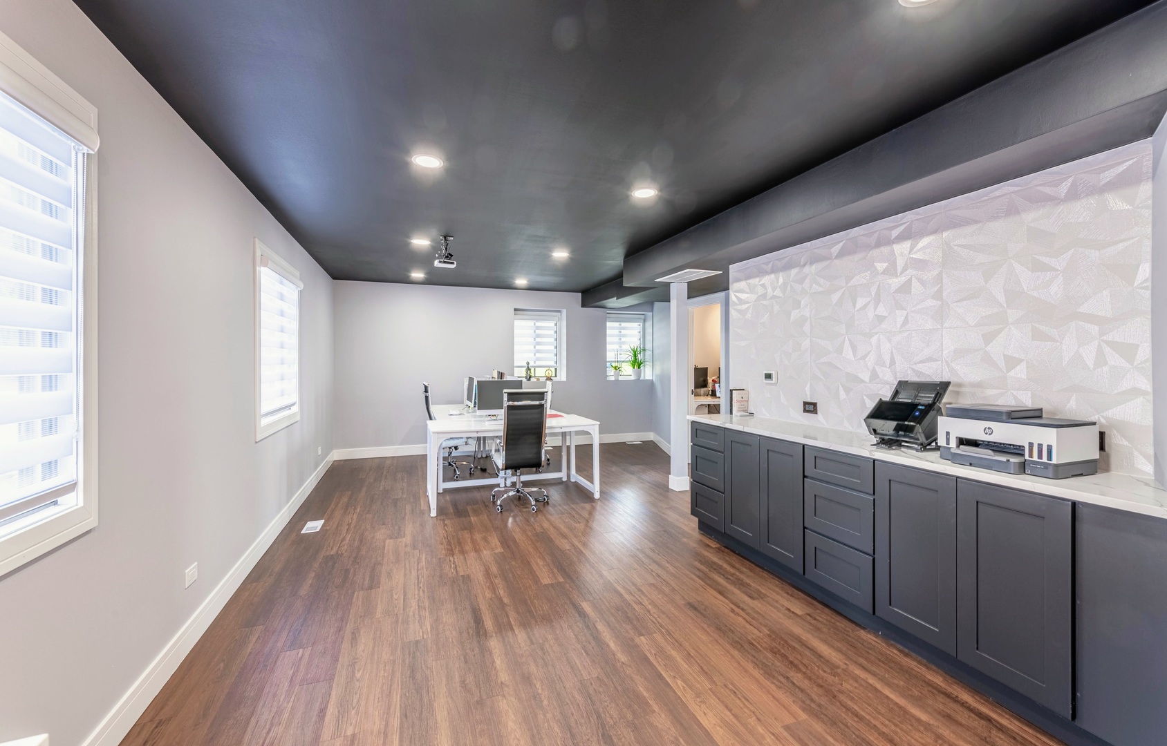 825 Village Quarter Road #A3, West Dundee, IL 60118