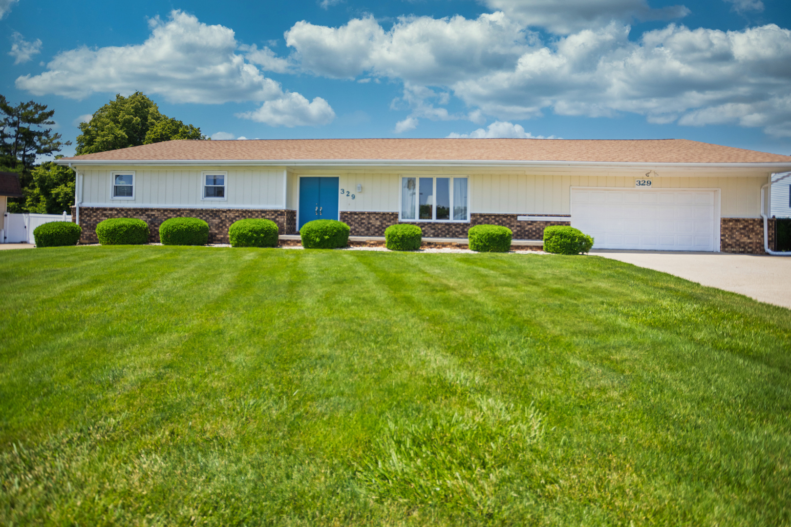 329 Fairway Drive, Bloomington, IL 61701