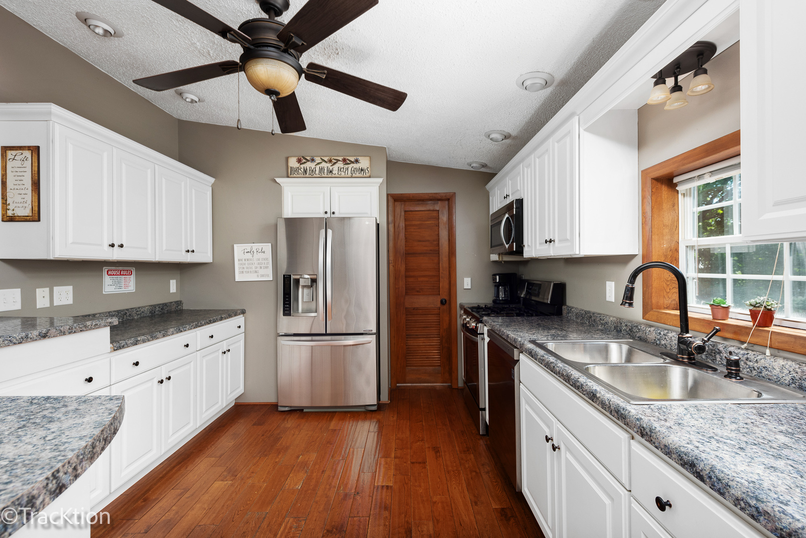 38 Magnolia Drive, Putnam, IL 61560