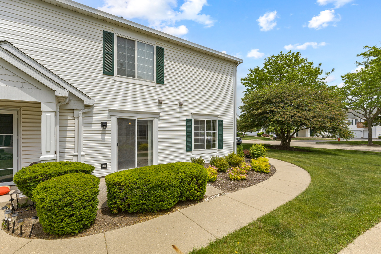 716 Fieldcrest Drive #B, South Elgin, IL 60177