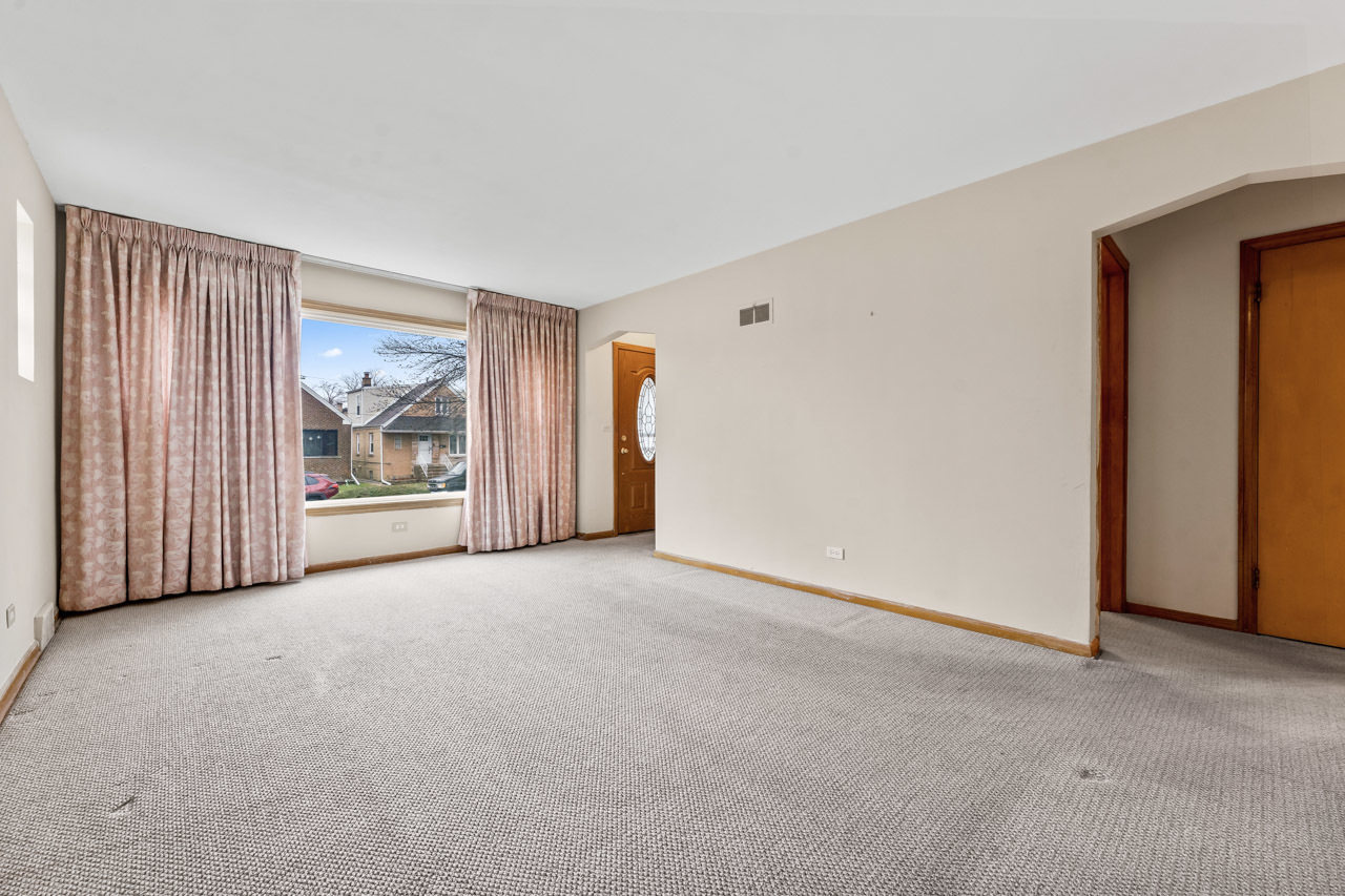 5261 N Natchez Avenue, Chicago, IL 60656