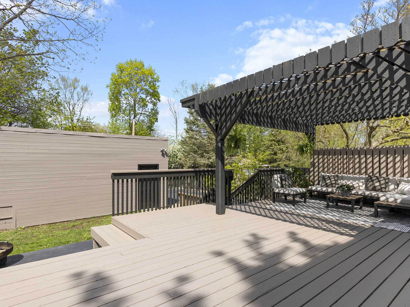 426 E Sunnyside Avenue, Libertyville, IL 60048