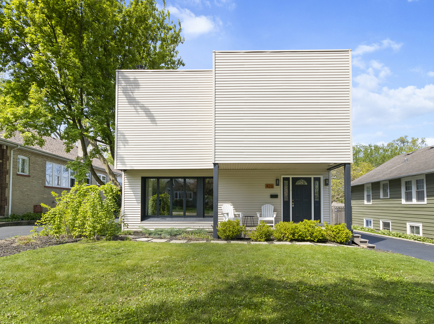 426 E Sunnyside Avenue, Libertyville, IL 60048