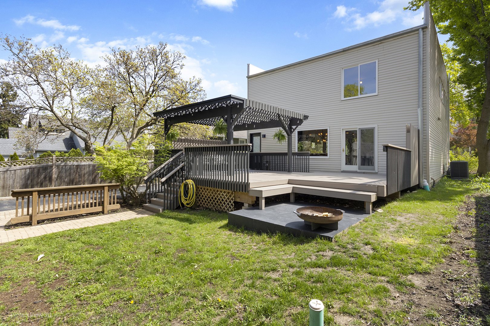 426 E Sunnyside Avenue, Libertyville, IL 60048
