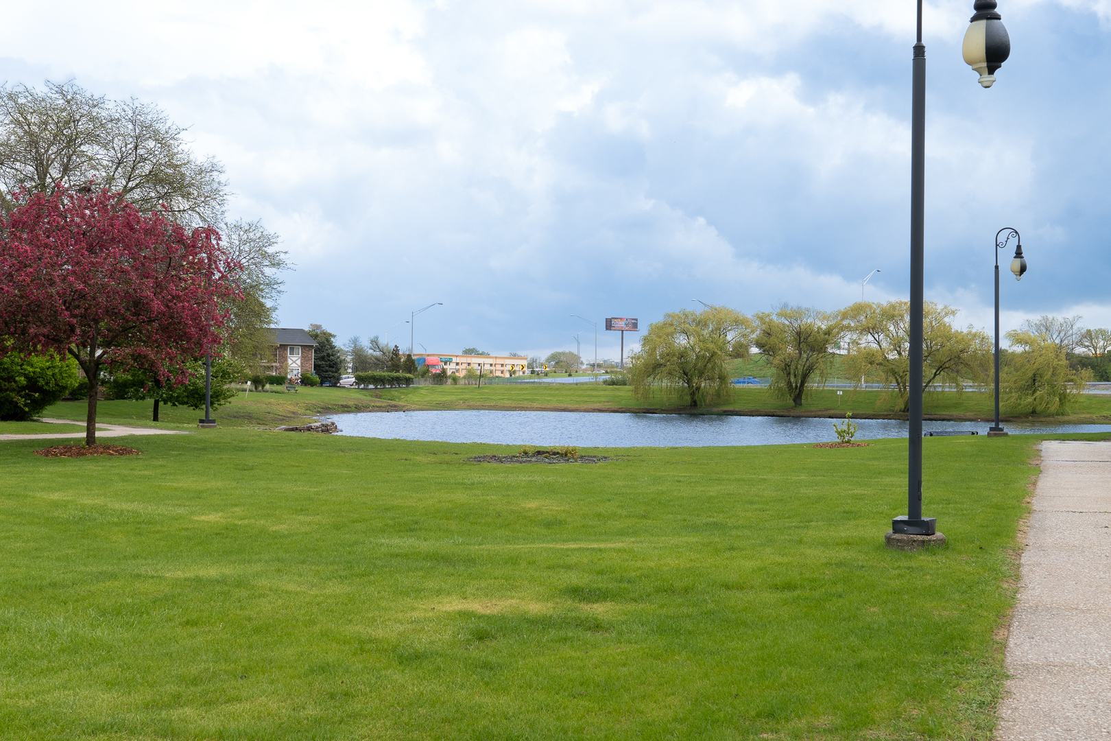 9S220 LAKE Drive #16-201, Willowbrook, IL 60527