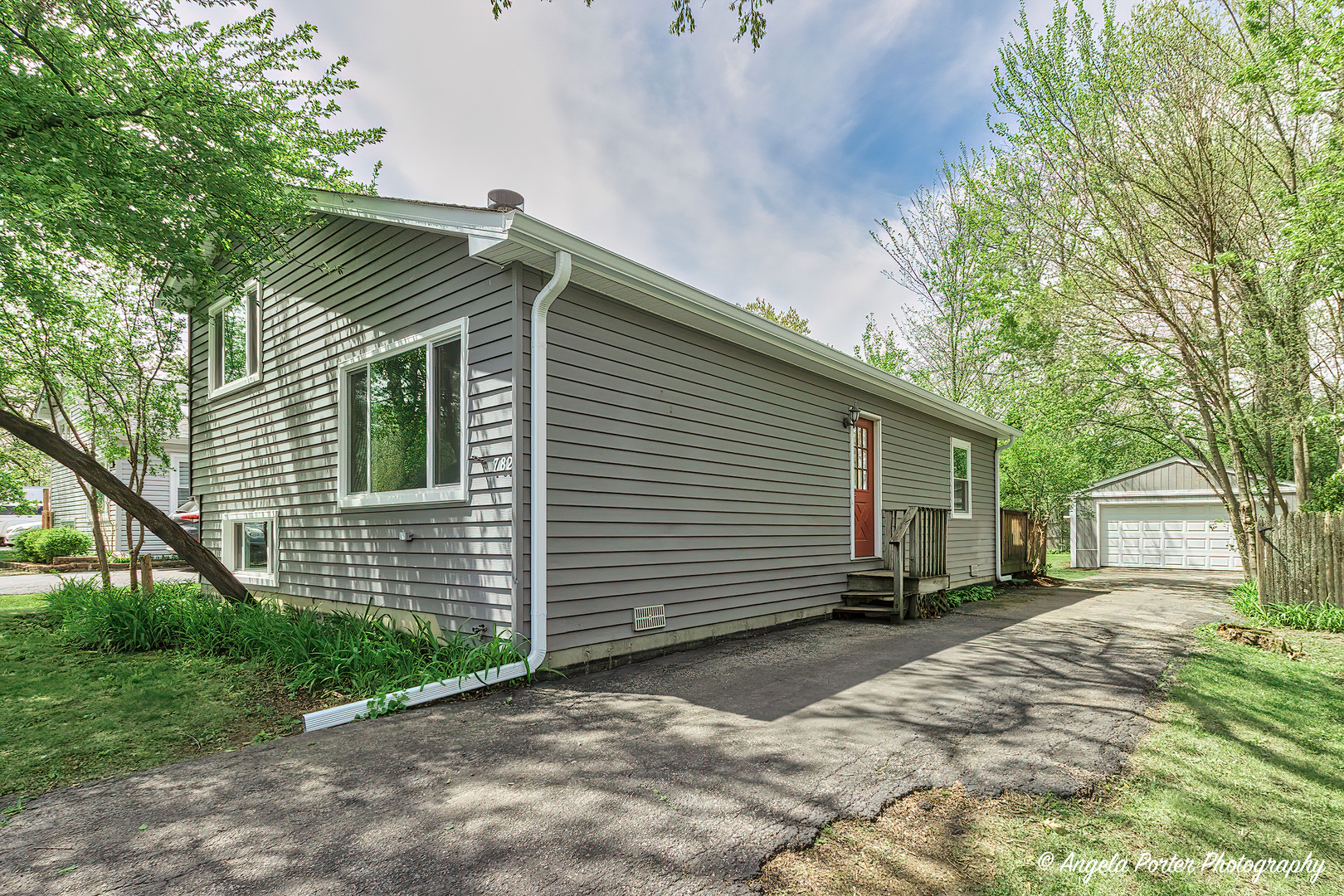 782 N Hainesville Road, Round Lake, IL 60073