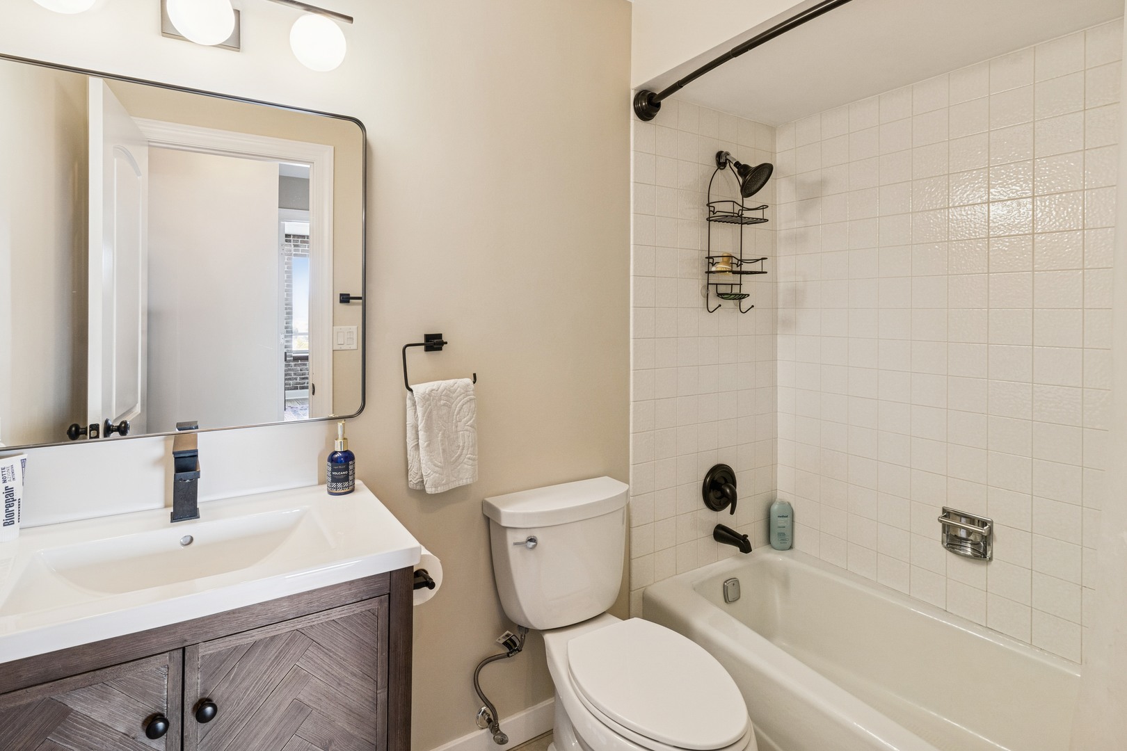 711 S River Road #503, Des Plaines, IL 60016