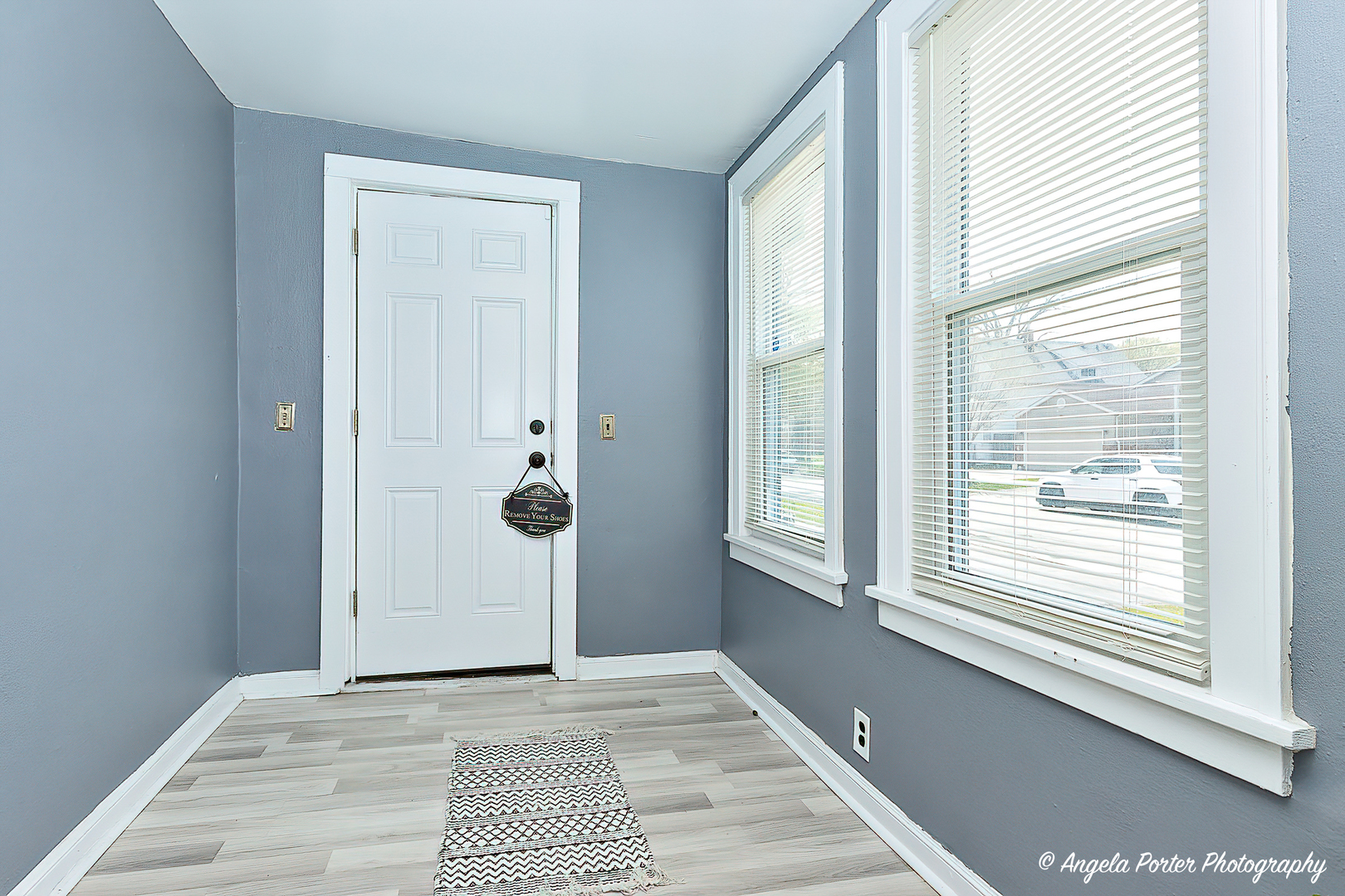27 S Maple Avenue, Waukegan, IL 60085