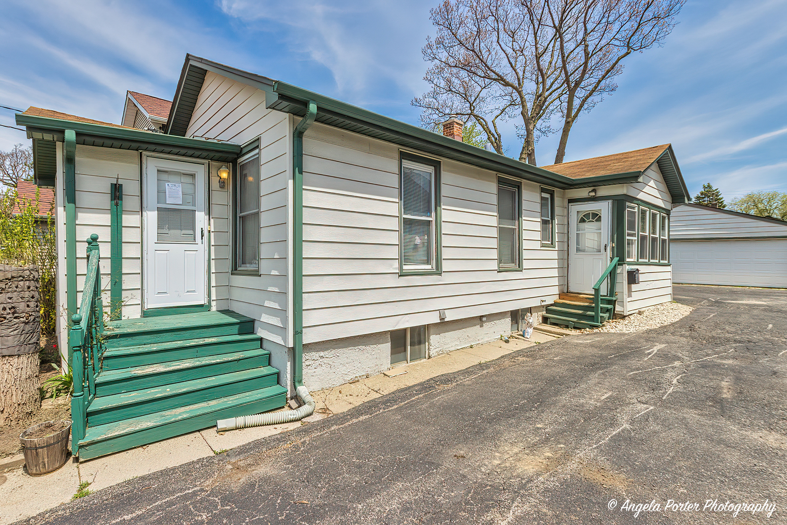 27 S Maple Avenue, Waukegan, IL 60085