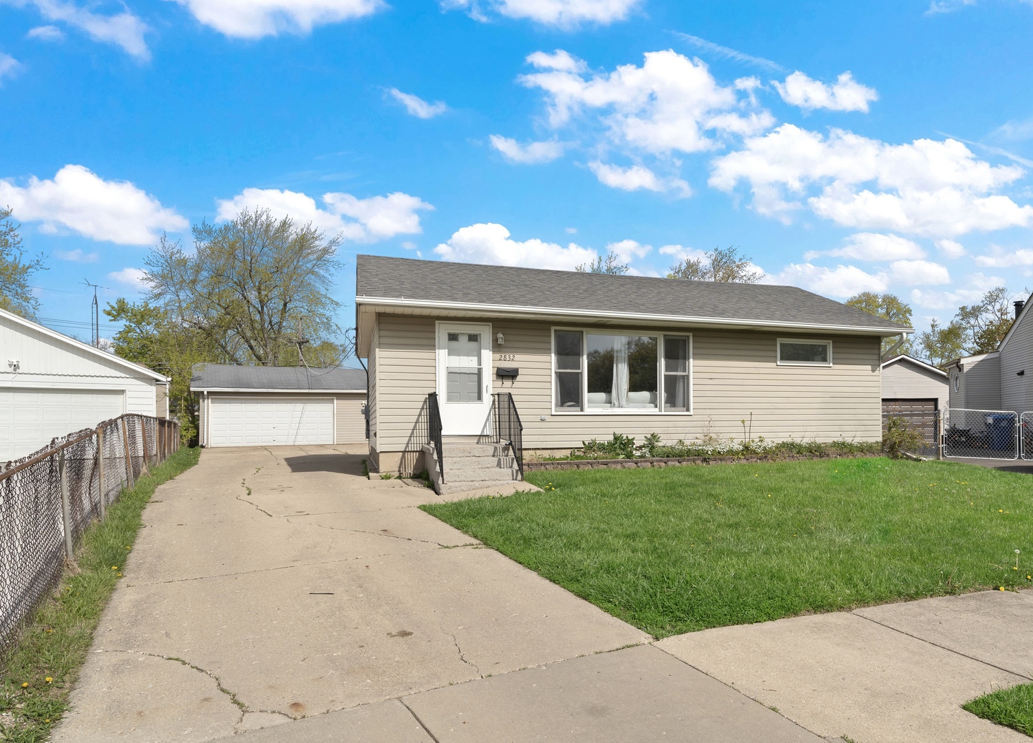 2832 Osage Circle, Waukegan, IL 60087
