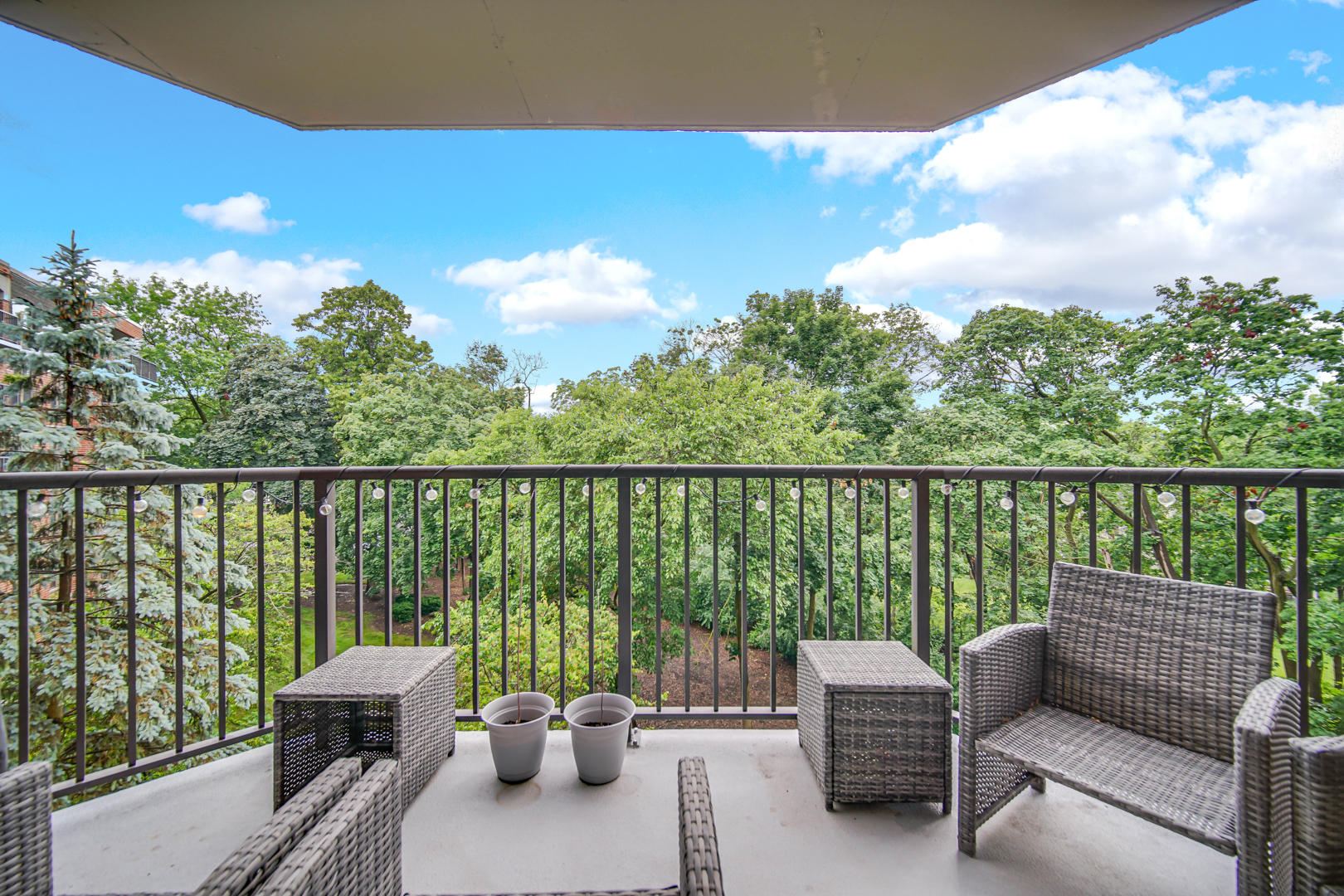 511 Aurora Avenue #413, Naperville, IL 60540