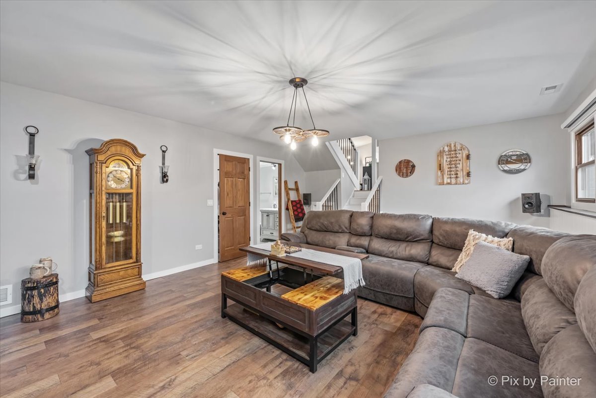 546 Lochwood Drive, Crystal Lake, IL 60012
