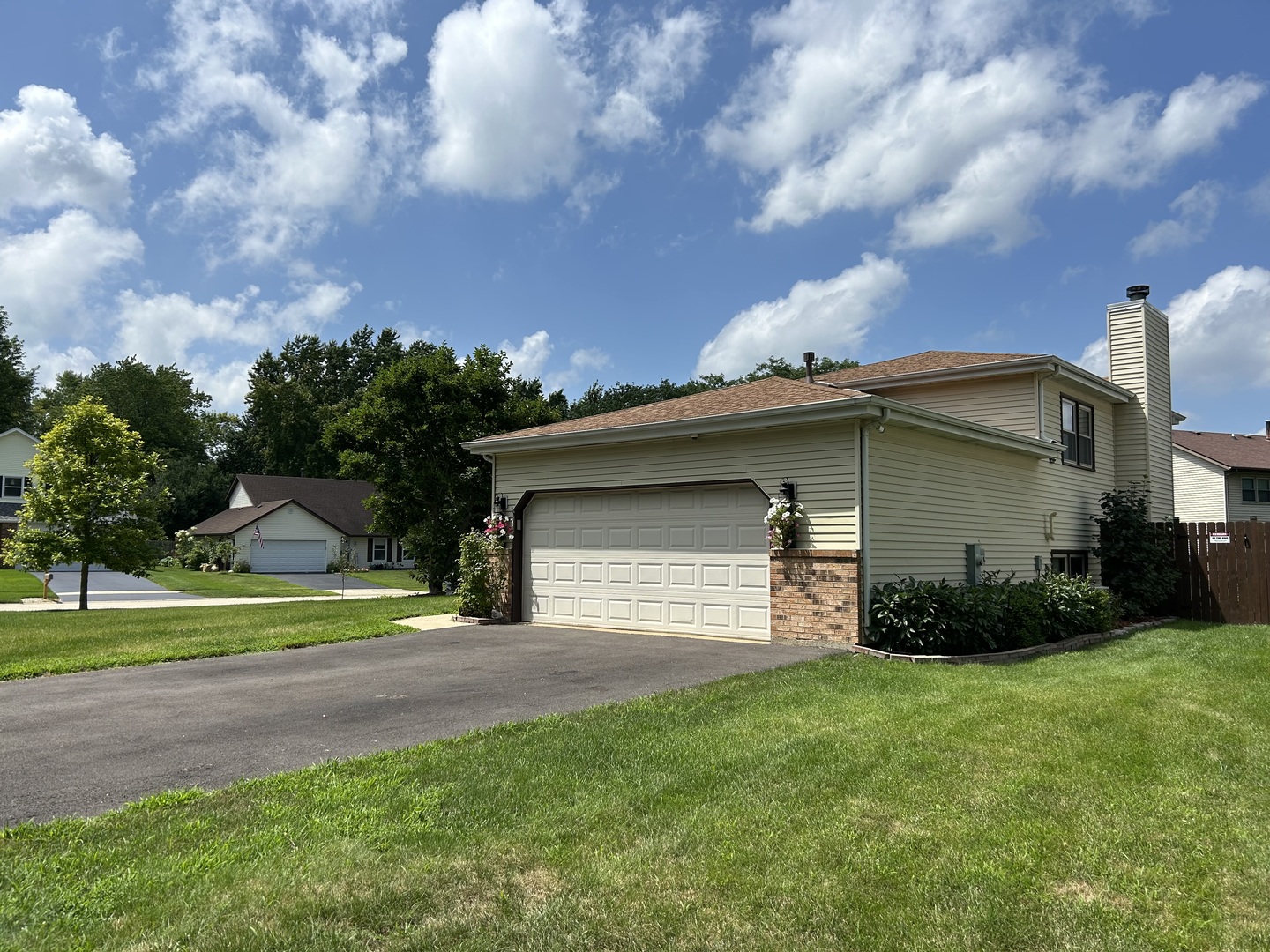 546 Lochwood Drive, Crystal Lake, IL 60012