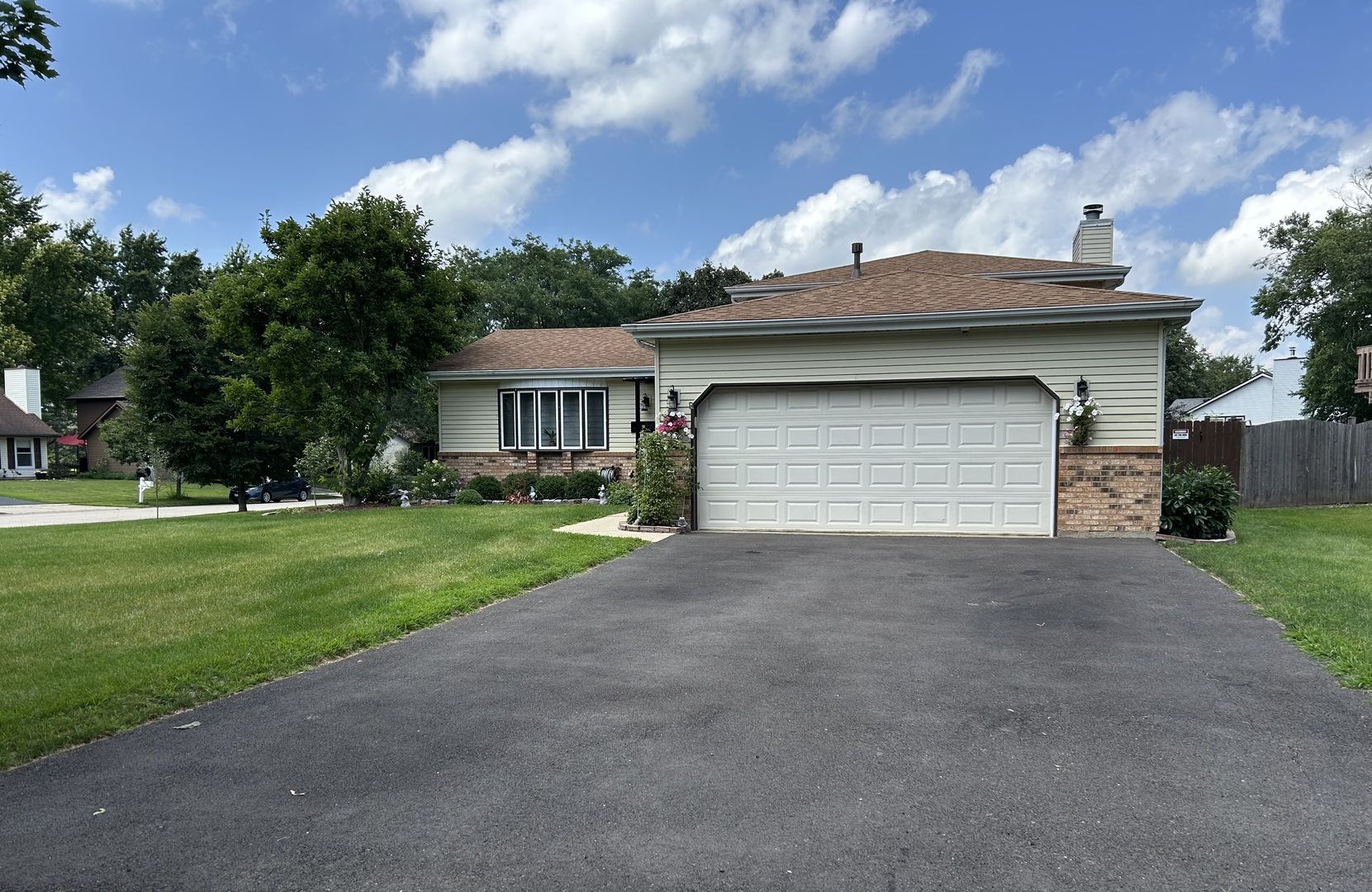 546 Lochwood Drive, Crystal Lake, IL 60012